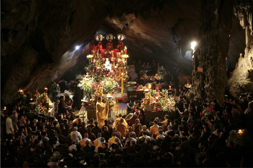 lễ hội chùa hương tổ chức ở đâu, bài viết về lễ hội chùa hương